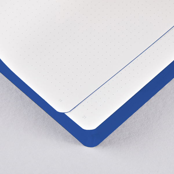 Nuuna, Notizbuch,Flex-Cover aus recyceltem Leder Seiten Punktraster,schwarz,blau,weiss, bedruckt A LINE IS A DOT, Innenansicht